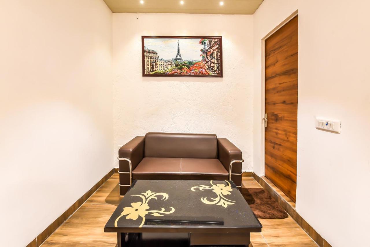 Capital O 19133 Oak Tree New Delhi Exterior photo