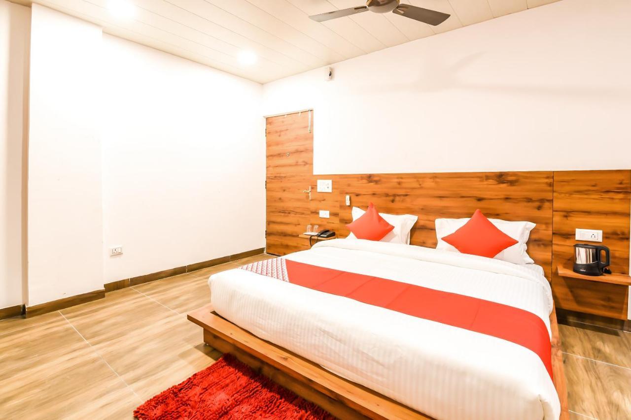 Capital O 19133 Oak Tree New Delhi Exterior photo