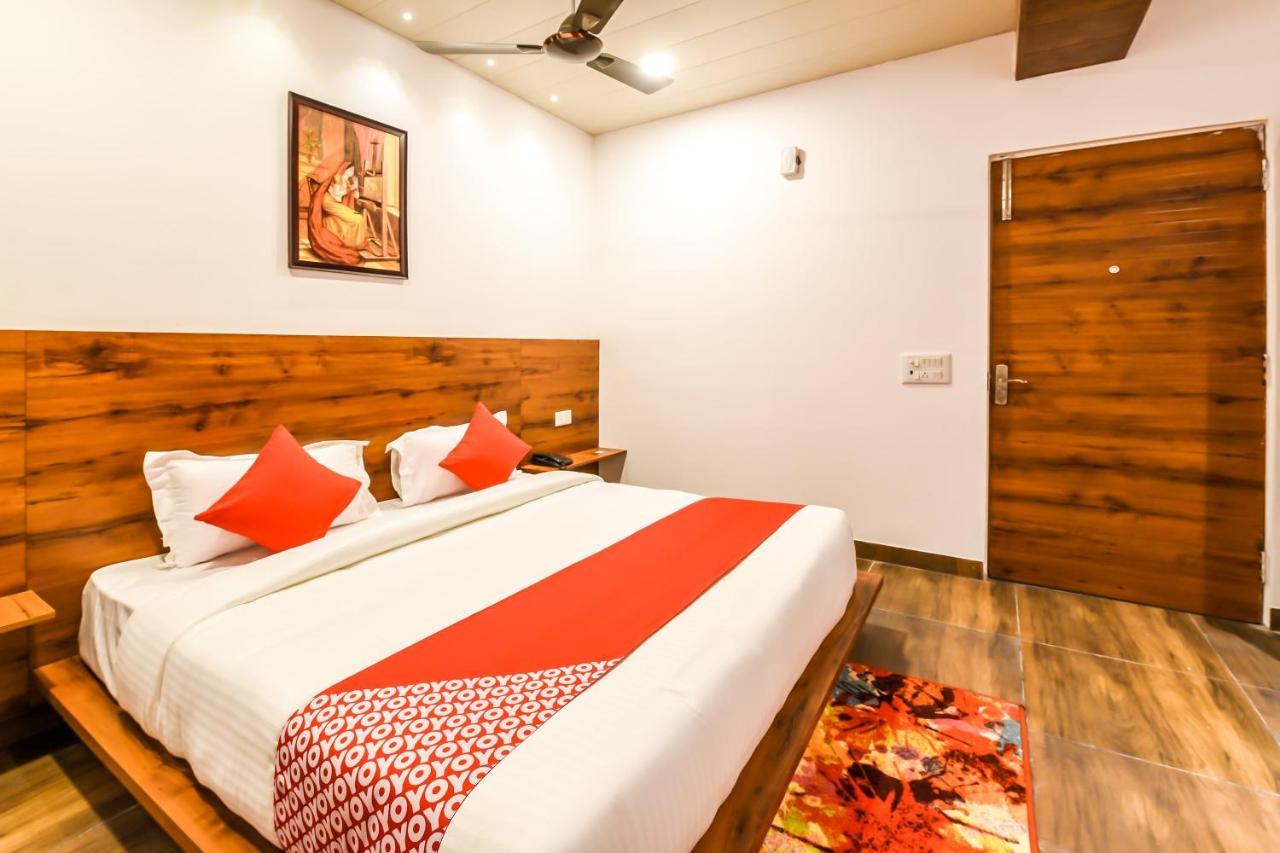 Capital O 19133 Oak Tree New Delhi Exterior photo
