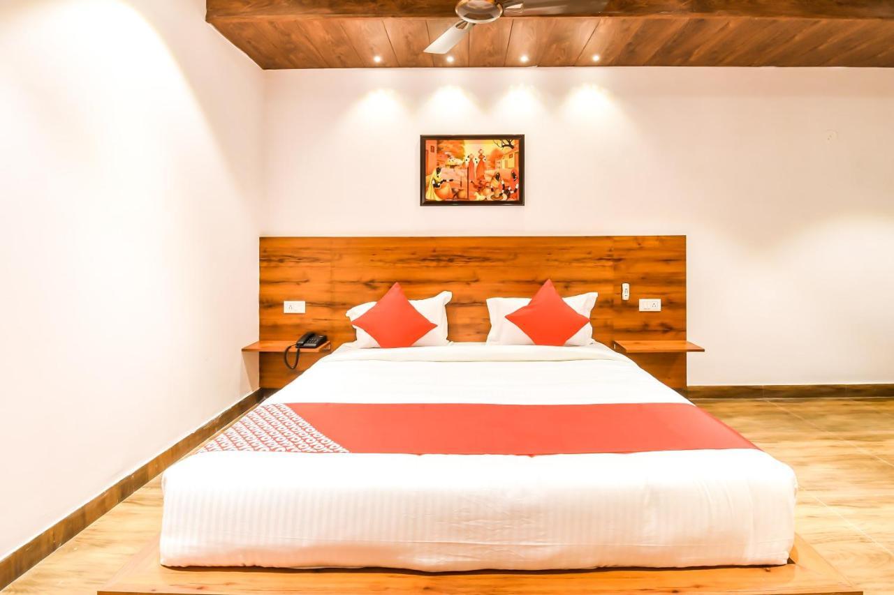 Capital O 19133 Oak Tree New Delhi Exterior photo