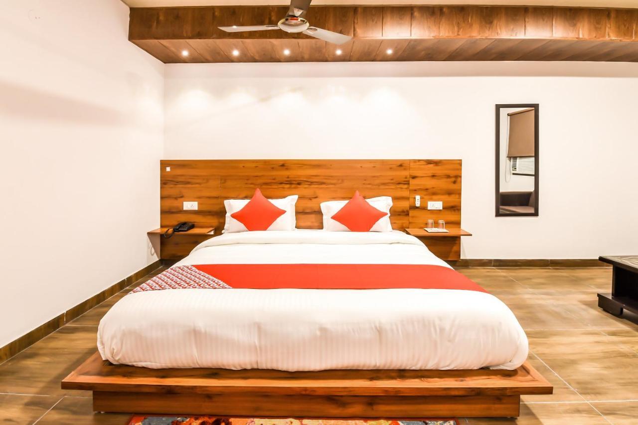 Capital O 19133 Oak Tree New Delhi Exterior photo