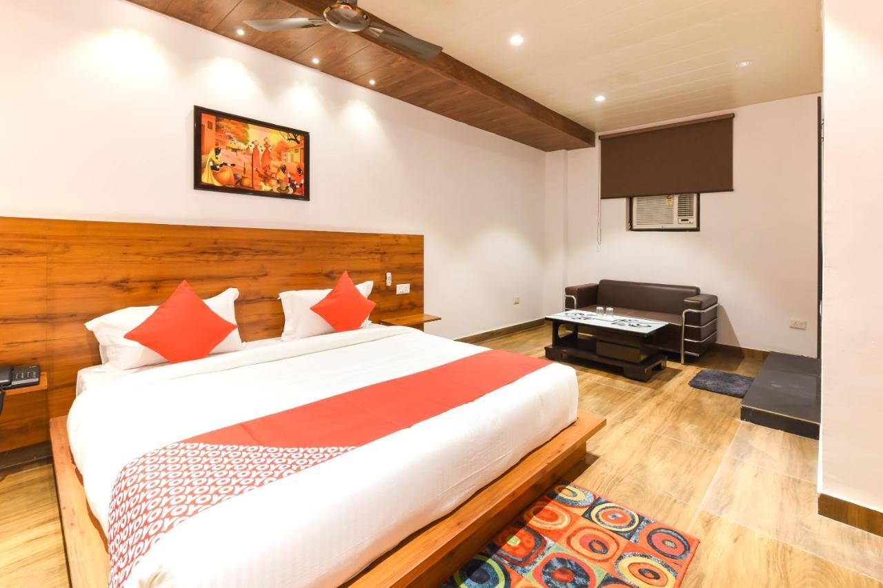 Capital O 19133 Oak Tree New Delhi Exterior photo
